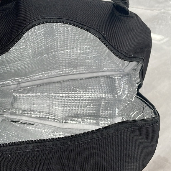 NWOT Monogrammed “R” Floral Insulated Lunch Bag With Handle - Picture 9 of 14